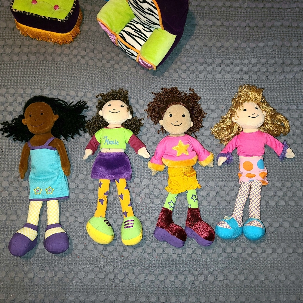 4 Groovy Girl Dolls, Furniture, Carring Case, Clothes. 1 Gymboree Doll.